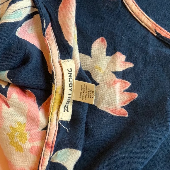 Billabong mini dress🔥🔥 - Picture 3 of 3